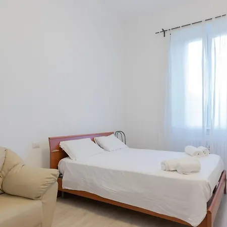 Apartman Joivy Minimalistic Flat Near The Centre