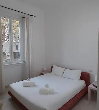 Joivy Minimalistic Flat Near The Centre Apartman